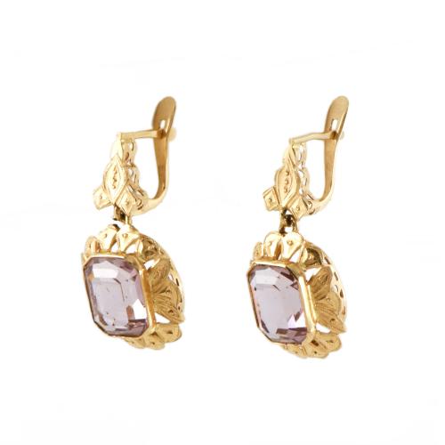 Pendientes estilo alfonsino con amatistas.