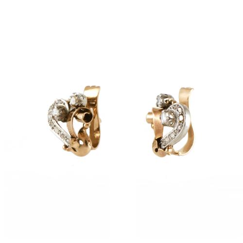 Pendientes modernistas con diamantes.