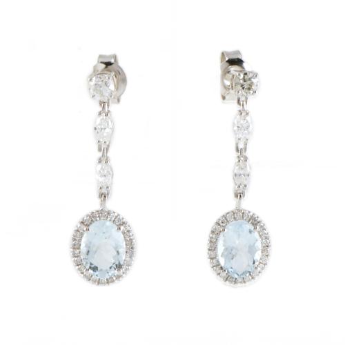 Pendientes largos con aguamarinas y rosetón de diamantes.