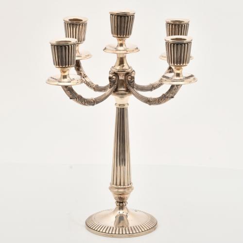 ESCUELA ESPAÑOLA, MED. SIGLO XX Pareja de candelabros.