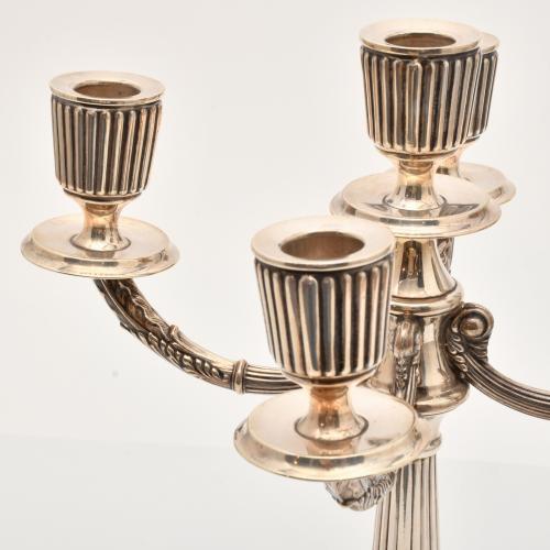 ESCUELA ESPAÑOLA, MED. SIGLO XX Pareja de candelabros.