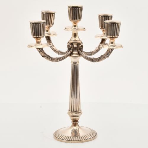 ESCUELA ESPAÑOLA, MED. SIGLO XX Pareja de candelabros.