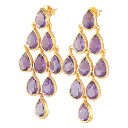 Cluster-sahped earrings with amethysts.
