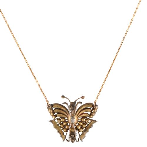 Necklace with butterfly-shaped pendant with diamonds and ro