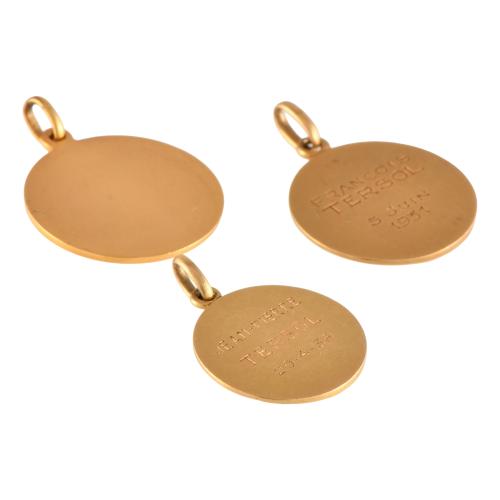 Lot of three devotional medals with the image of Madonna.