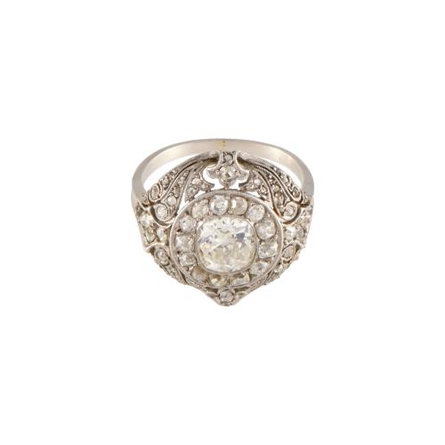 Noucentista diamonds ring.