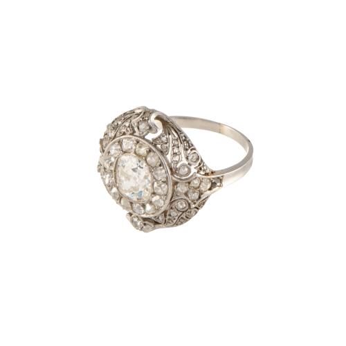 Noucentista diamonds ring.