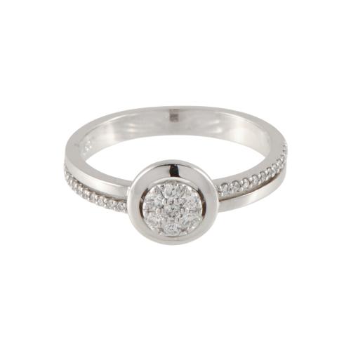 Sortija con diamantes.