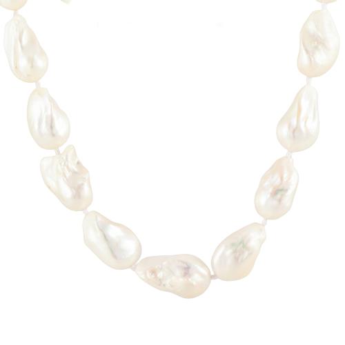 Collar con perlas barrocas.