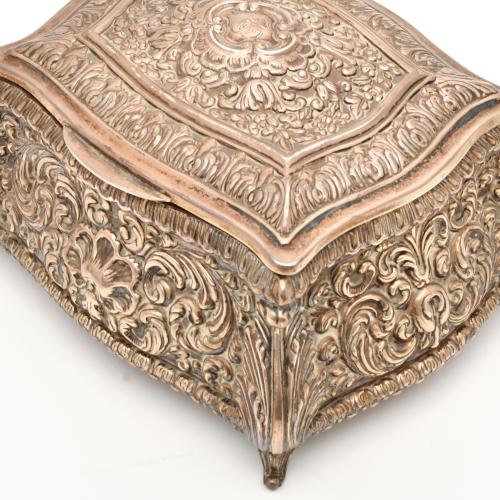 BAGUÉS, jewellery box.