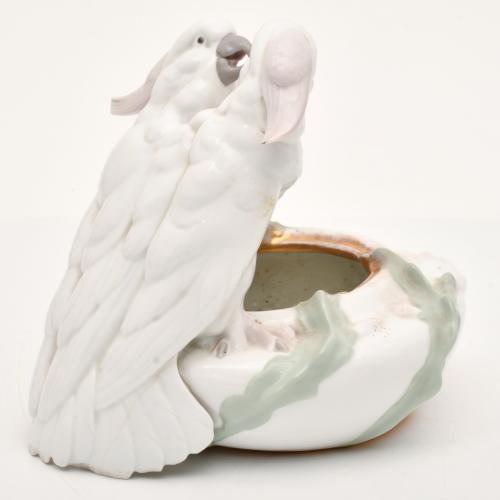 20TH CENTURY SPANISH SCHOOL. Bowl with two parrots.
