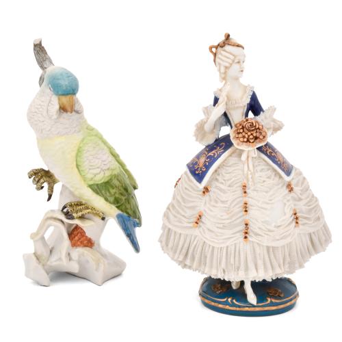 ESCUELA ESPAÑOLA, SIGLO XX. Pareja de figuras de porcelana. 