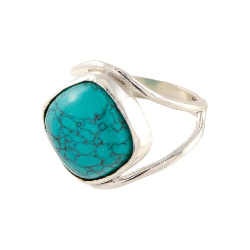 Anillo con gran turquesa.