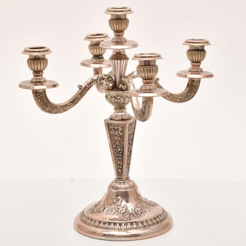 Pareja de candelabros.