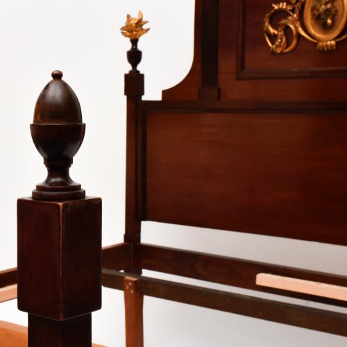 Fernandine bed.