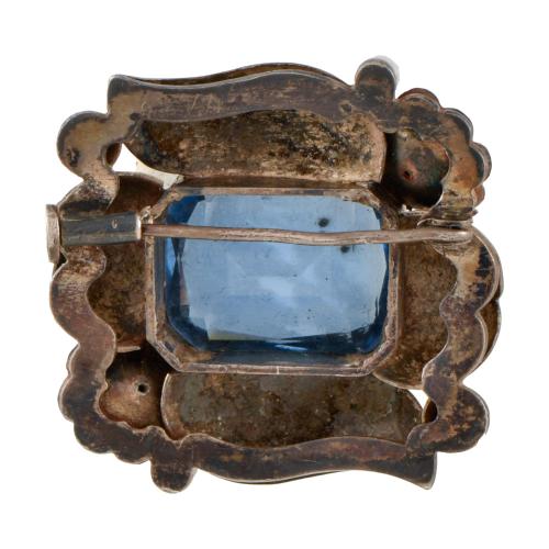 Broche modernista