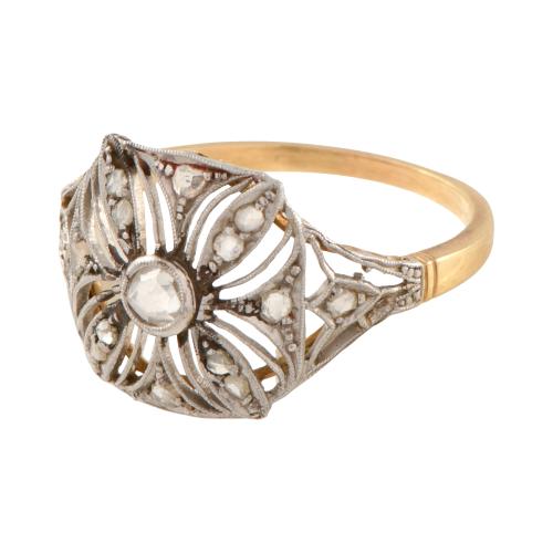 'Noucentista' ring with diamonds.
