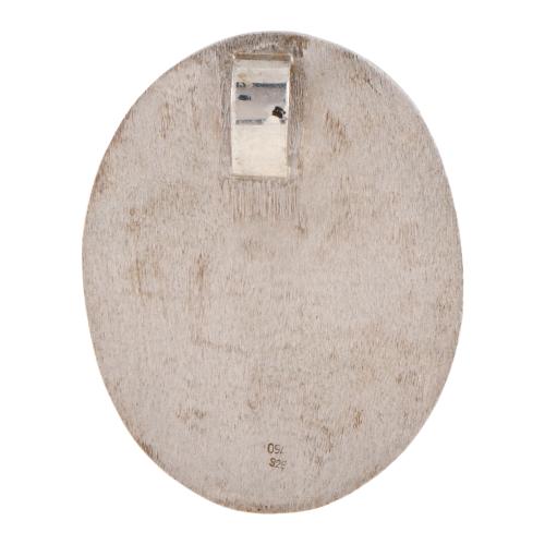 Pendant with a dendirte.
