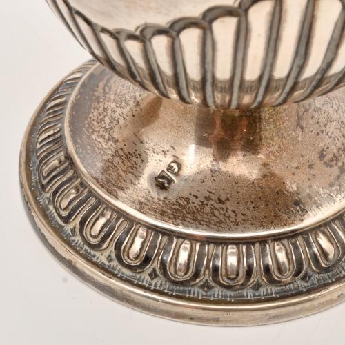 Juego de cafetera y lechera portuguesas, 1886 - 1913.