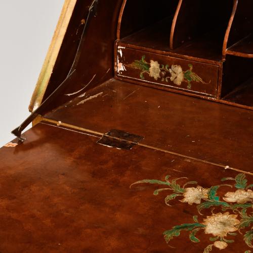 Cabinet escritorio estilo Reina Ana, segunda mitad siglo XX.