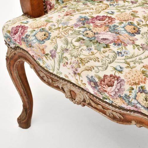 Sillón estilo Luis XV, siglo XIX.