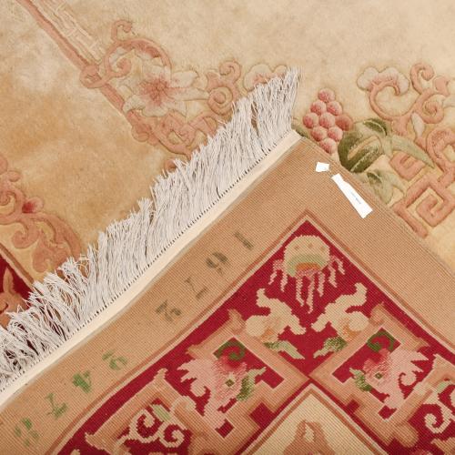 ESCUELA CHINA, SIGLO XX. Alfombra.