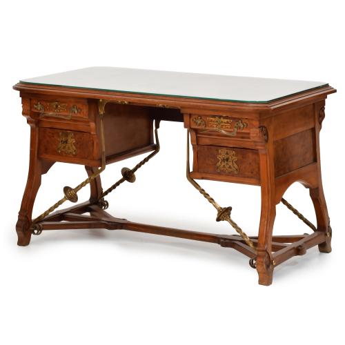 Mesa modernista, circa 1900. 