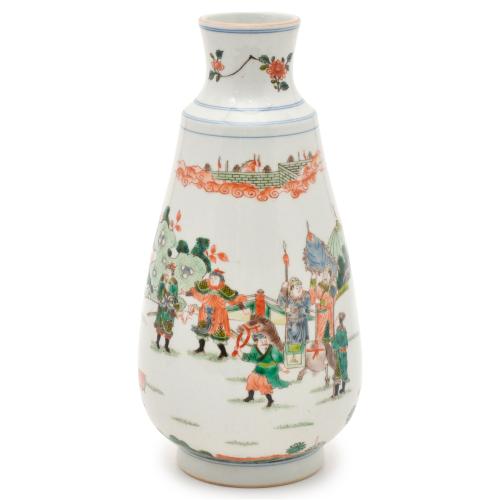 ESCUELA CHINA, SIGLO XX. Jarrón estilo Wucai. 