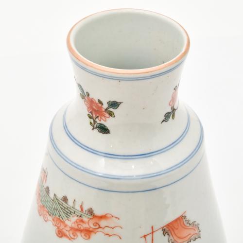 ESCUELA CHINA, SIGLO XX. Jarrón estilo Wucai. 