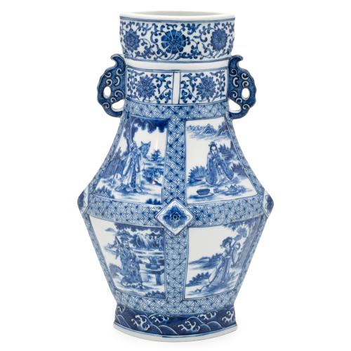 ESCUELA CHINA, SIGLO XX.  Jarrón con asas.