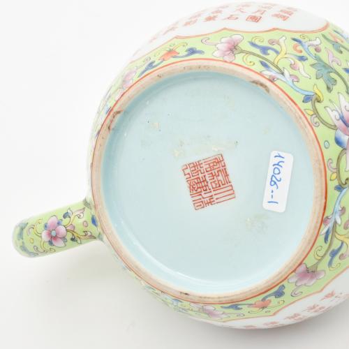 ESCUELA CHINA, SIGLO XX. Tetera estilo Jiaqing.