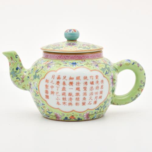 ESCUELA CHINA, SIGLO XX. Tetera estilo Jiaqing.