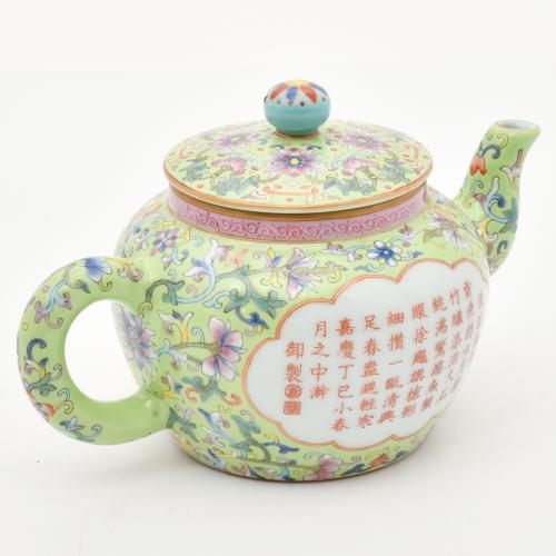 ESCUELA CHINA, SIGLO XX. Tetera estilo Jiaqing.