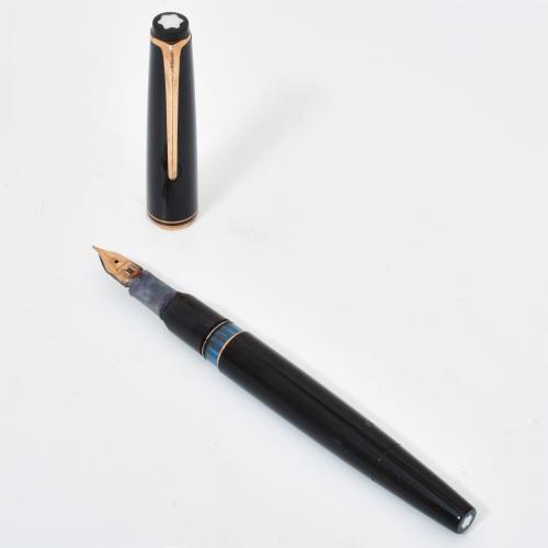 MONTBLANC.  Pluma estilográfica.