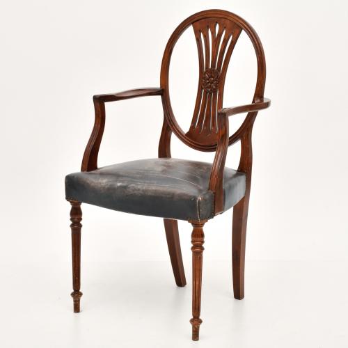 Conjunto de seis sillas y dos sillones. 