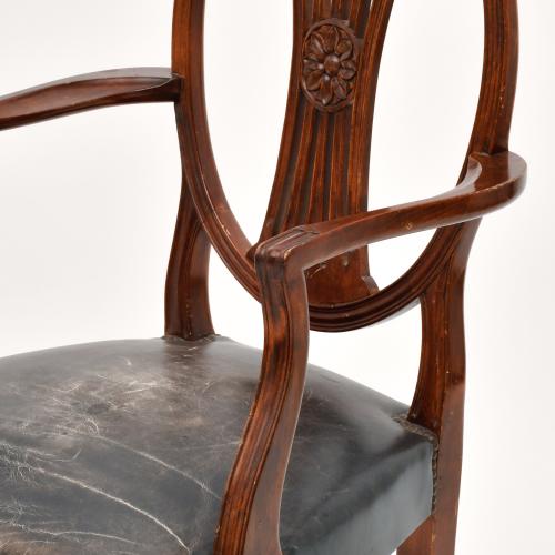 Conjunto de seis sillas y dos sillones. 