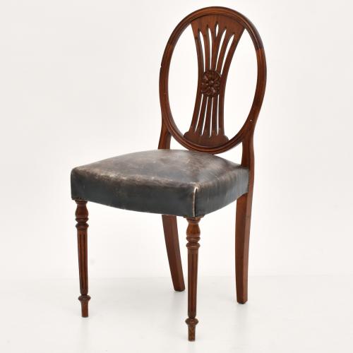 Conjunto de seis sillas y dos sillones. 