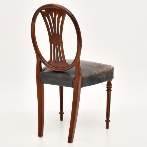 Conjunto de seis sillas y dos sillones. 