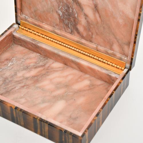 ESCUELA DE IDAR-OBERSTEIN, SIGLO XX.   Lote de dos cajas ta