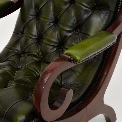VALENTÍ. Sillón con otomana. 