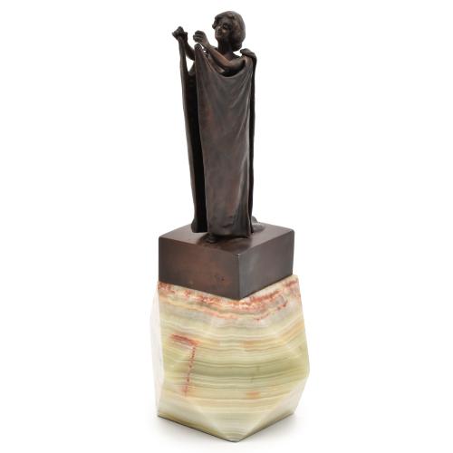 SIGUIENDO MODELOS DE CARL KAUBA (1865-1922).   Figura femenina.