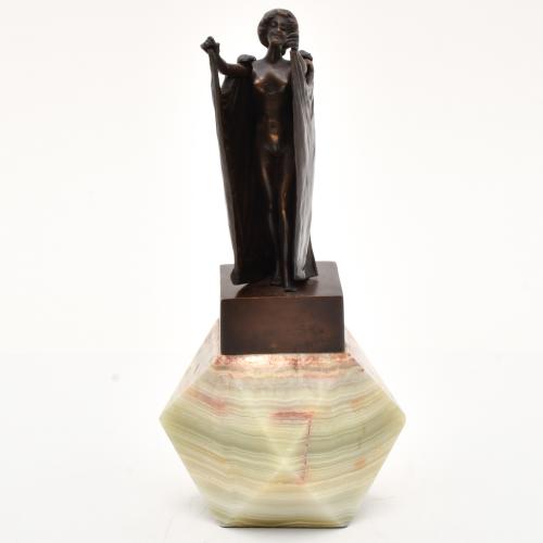 SIGUIENDO MODELOS DE CARL KAUBA (1865-1922).   Figura femen