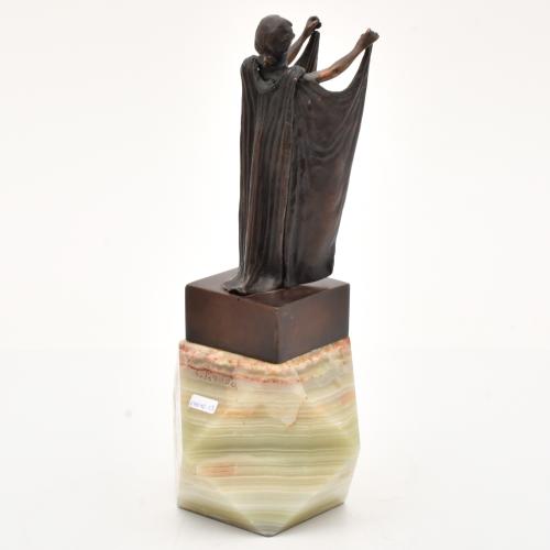SIGUIENDO MODELOS DE CARL KAUBA (1865-1922).   Figura femen