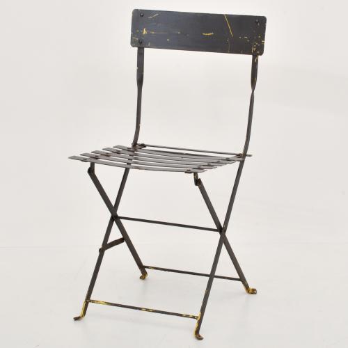 Conjunto de mesa y cuatro sillas de jardín, siglo XX.