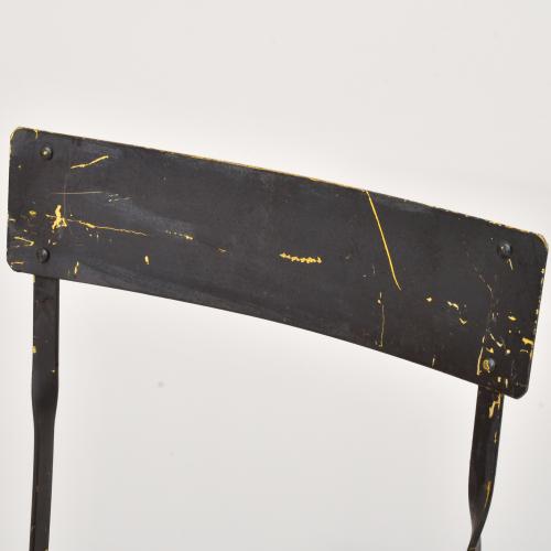 Conjunto de mesa y cuatro sillas de jardín, siglo XX.