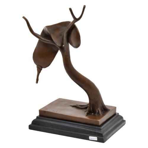 SIGUIENDO MODELOS DE SALVADOR DALÍ I DOMÈNECH (1904-1989). 