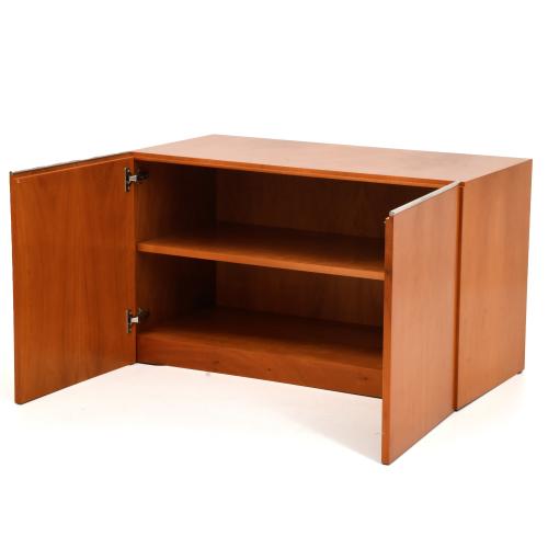 JAUME TRESSERRA (1943).   Mueble auxiliar bajo "Hotel Arts".