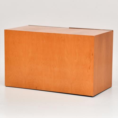 JAUME TRESSERRA (1943).   Mueble auxiliar bajo "Hotel Arts".