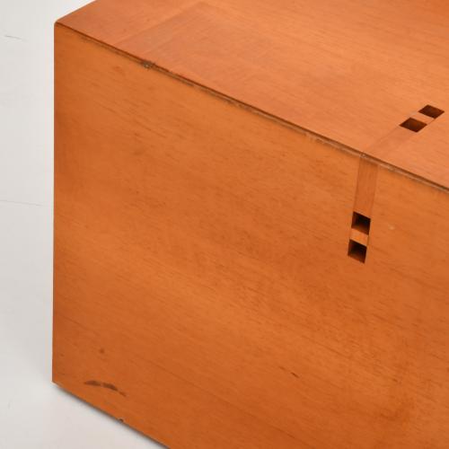 JAUME TRESSERRA (1943).   Mesa auxiliar "Hotel Arts".