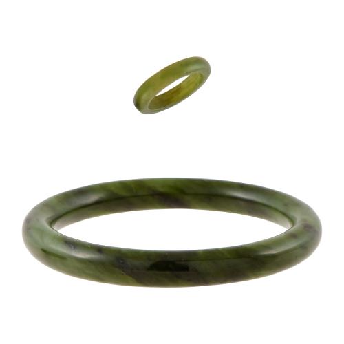 Conjunto de pulsera y anillo en jade